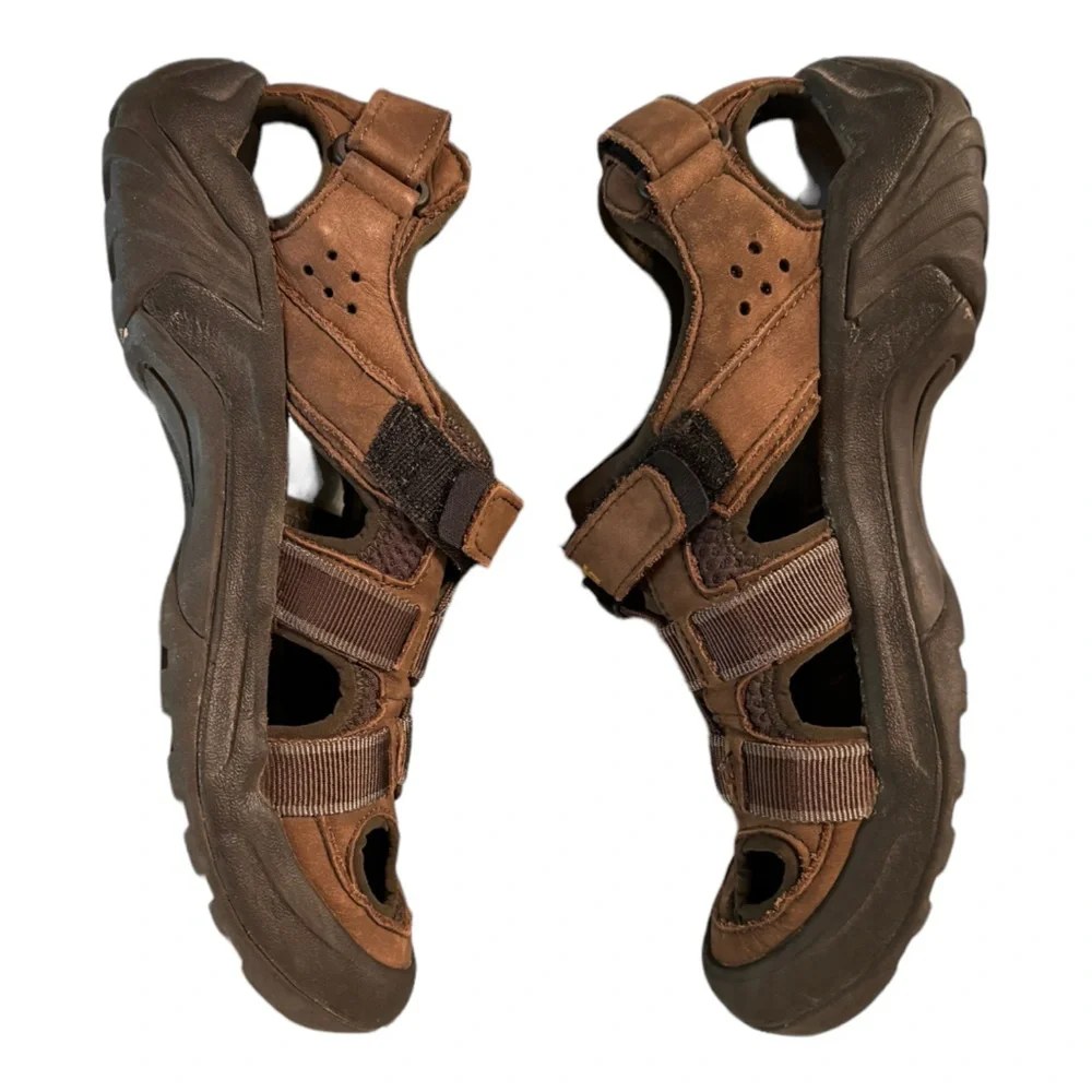 Men’s Teva’s size 9 - Picture 4 of 6